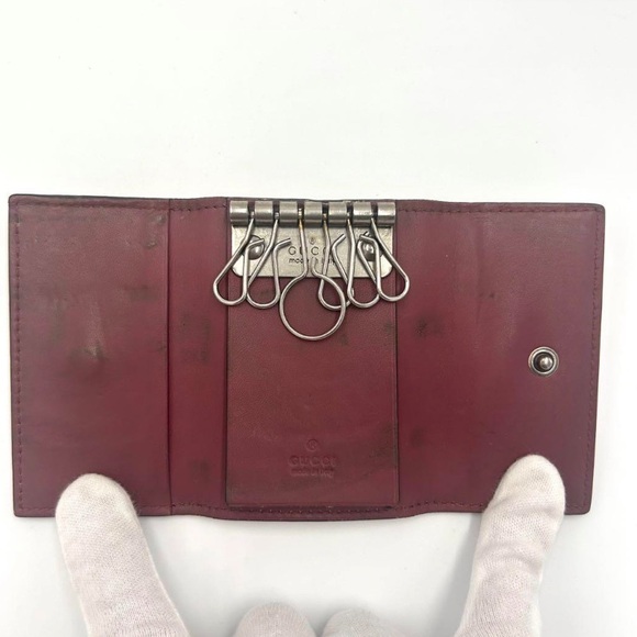 Gucci Floral KeyCase - Picture 2 of 14